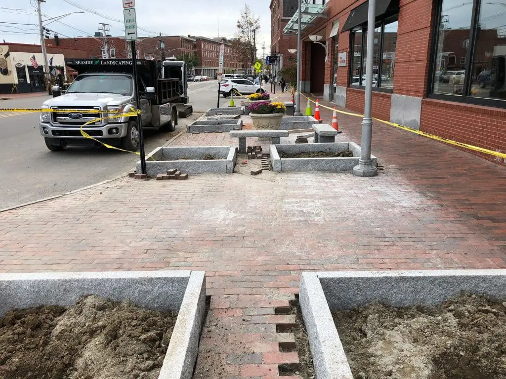 seaside landscaping hardscaping a sidewalk in southern Maine